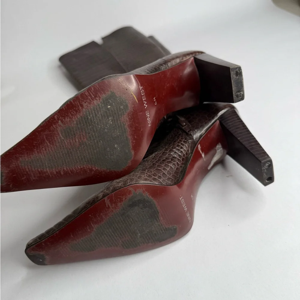 Elegant Brown Crocodile-Embossed Knee-High Boots - Picture 4 of 6